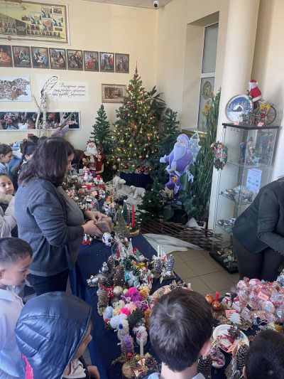 Започна традиционният Коледен базар в училище 12