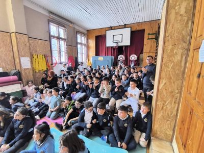 Магията на куклите оживя в 77. ОУ: "Жабокът принц" гостува в училище 14