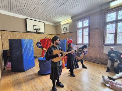 Магията на куклите оживя в 77. ОУ: "Жабокът принц" гостува в училище 9